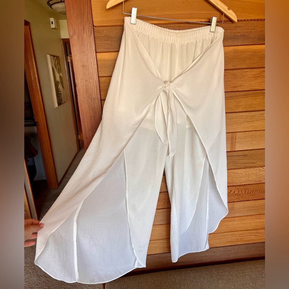 White Flowy Wrap Front Capri Pants - Picture 4 of 7